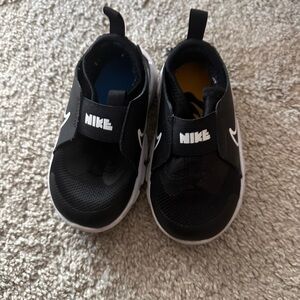 Slightly used 6c Nike shoes